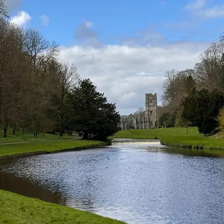 Evergreen Eco House - Allocated Parking, Ancillary 펜션 *