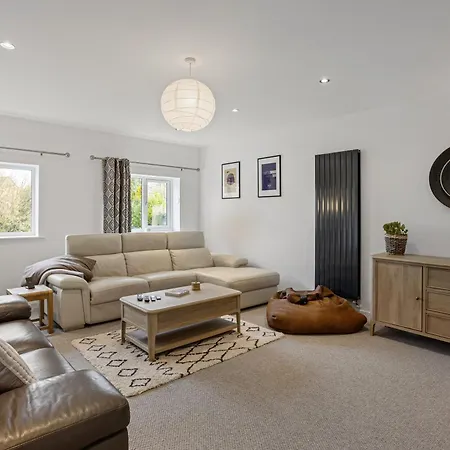 Evergreen Eco House - Allocated Parking, Ancillary *