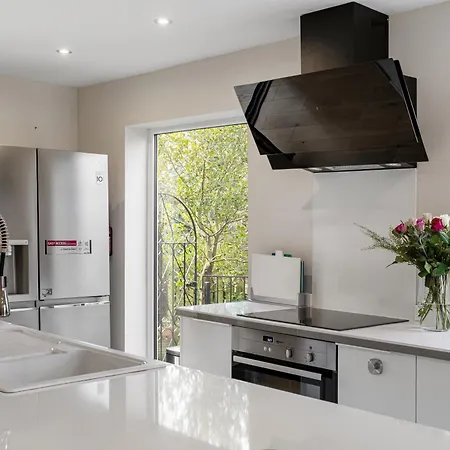 Evergreen Eco House - Allocated Parking, Ancillary Holiday home