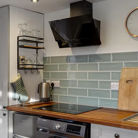 Evergreen Eco House - Allocated Parking, Ancillary Holiday home *