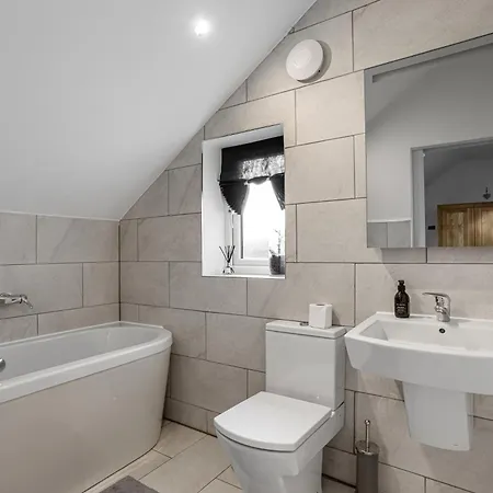 Evergreen Eco House - Allocated Parking, Ancillary Holiday home